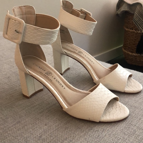 Chinese laundry white snake skin sandals size 6.5. - Picture 4 of 5